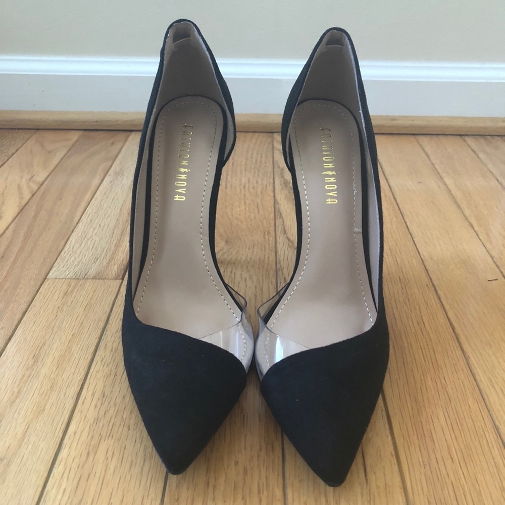 **SOLD** Black Pumps